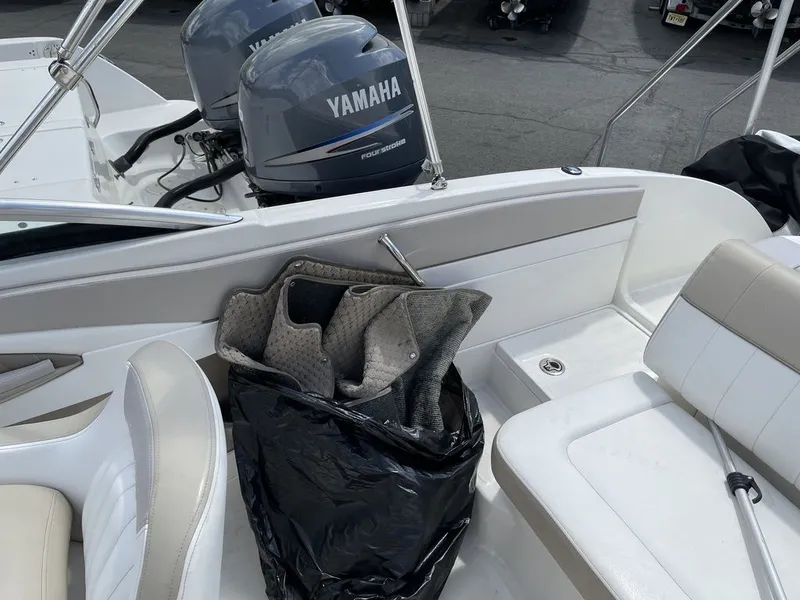 Slide: The Image of Sea Ray 230 SLX 2013 - 17