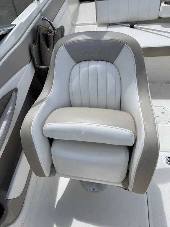 Slide: The Image of Sea Ray 230 SLX 2013 - 12