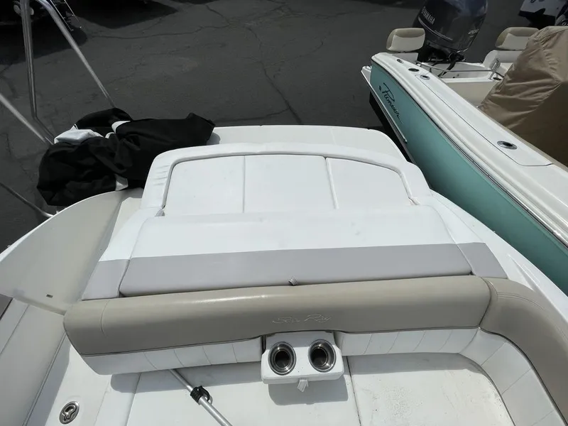 Slide: The Image of Sea Ray 230 SLX 2013 - 18