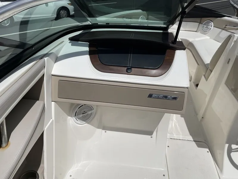 Slide: The Image of Sea Ray 230 SLX 2013 - 10