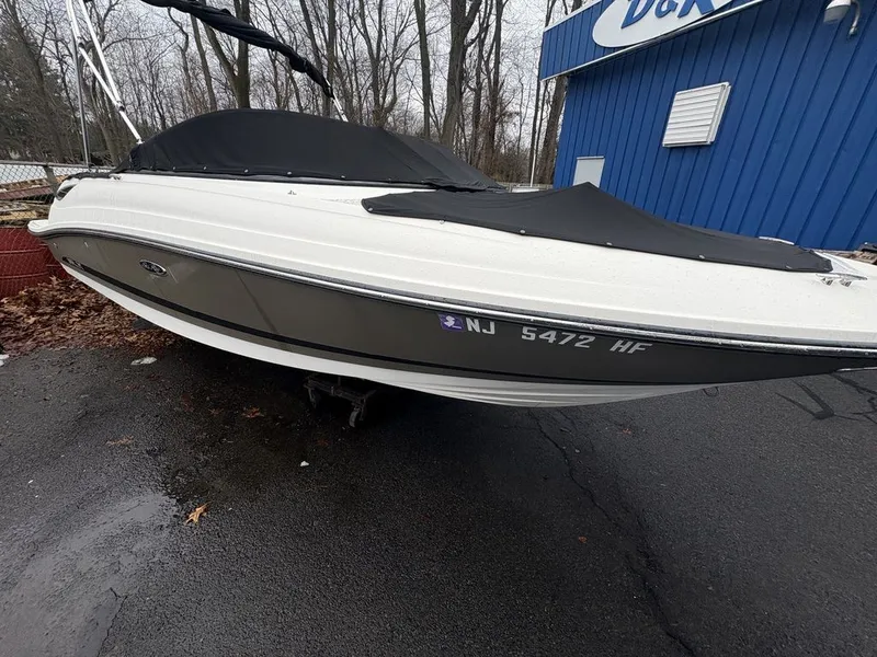 The Image of Sea Ray 230 SLX 2013 - 0