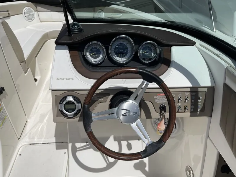 Slide: The Image of Sea Ray 230 SLX 2013 - 9