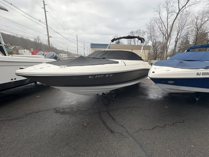 Slide: The Image of Sea Ray 230 SLX 2013 - 1