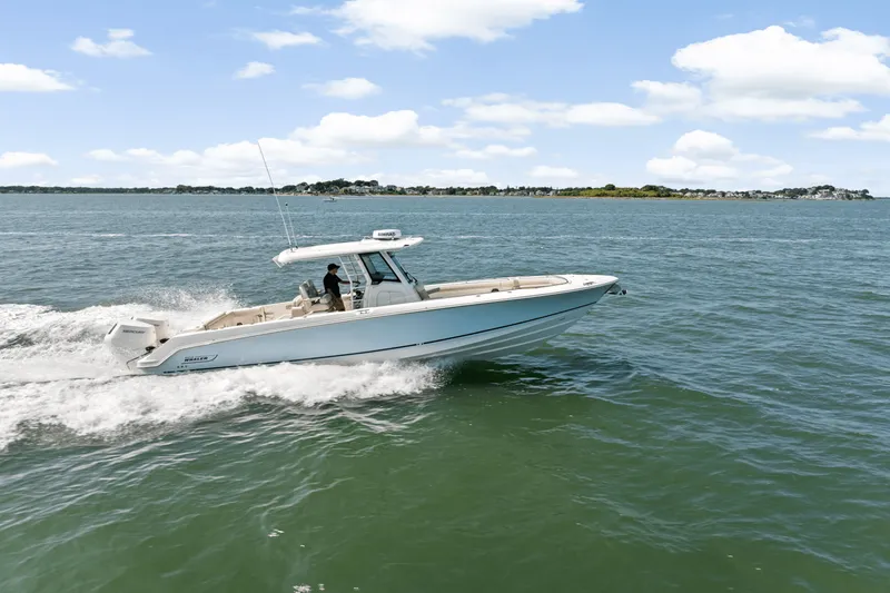 Slide: The Image of Boston Whaler 330 Outrage 2025 - 0