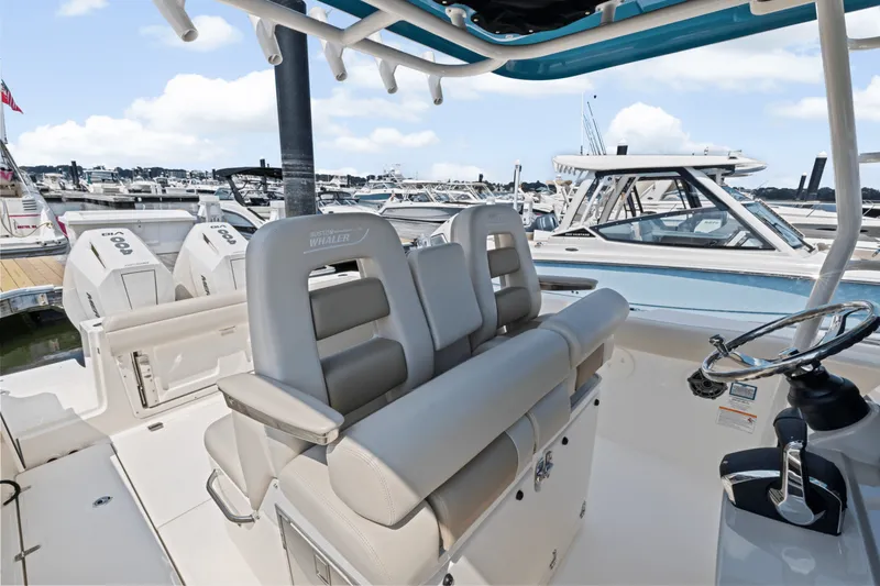 Slide: The Image of Boston Whaler 330 Outrage 2025 - 21
