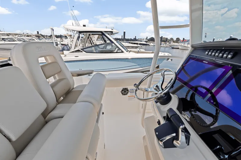 Slide: The Image of Boston Whaler 330 Outrage 2025 - 22