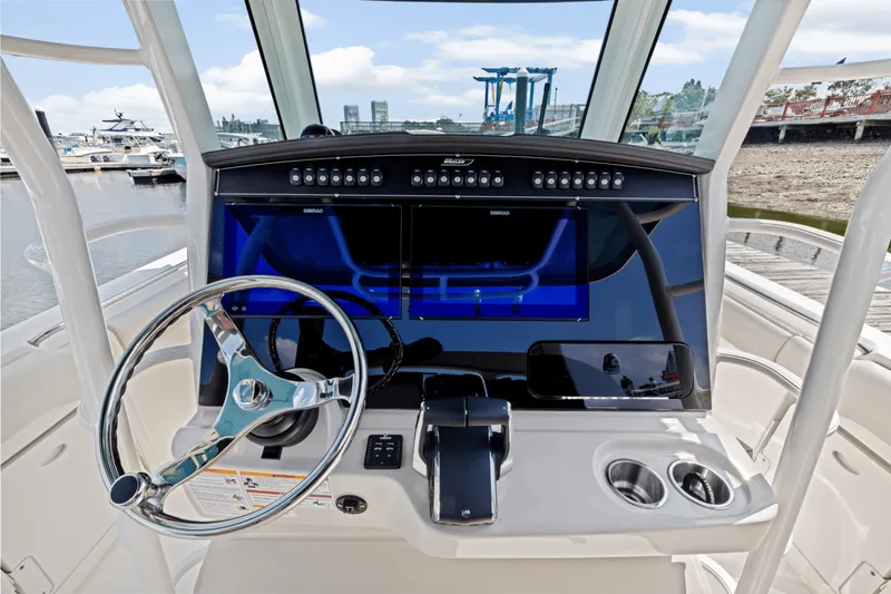 Slide: The Image of Boston Whaler 330 Outrage 2025 - 23