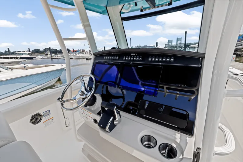 Slide: The Image of Boston Whaler 330 Outrage 2025 - 25
