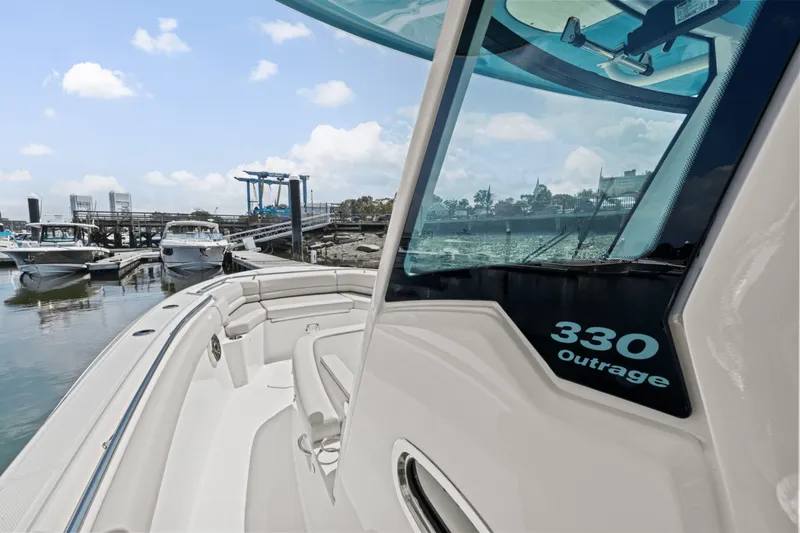 Slide: The Image of Boston Whaler 330 Outrage 2025 - 29