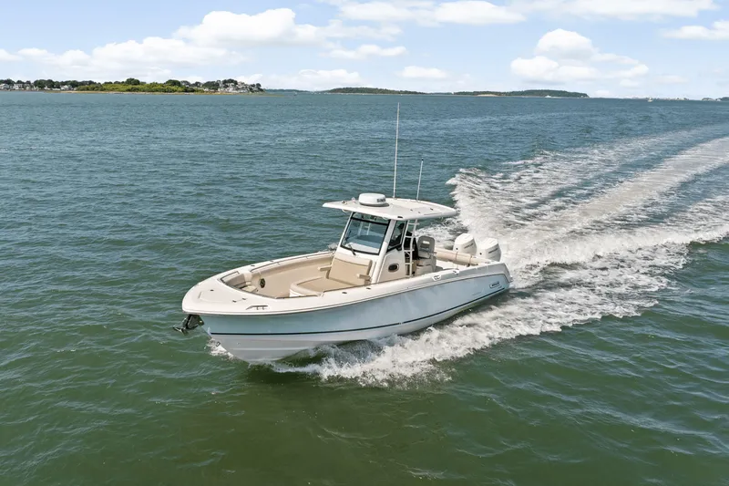 Slide: The Image of Boston Whaler 330 Outrage 2025 - 3