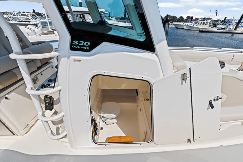Slide: The Image of Boston Whaler 330 Outrage 2025 - 30