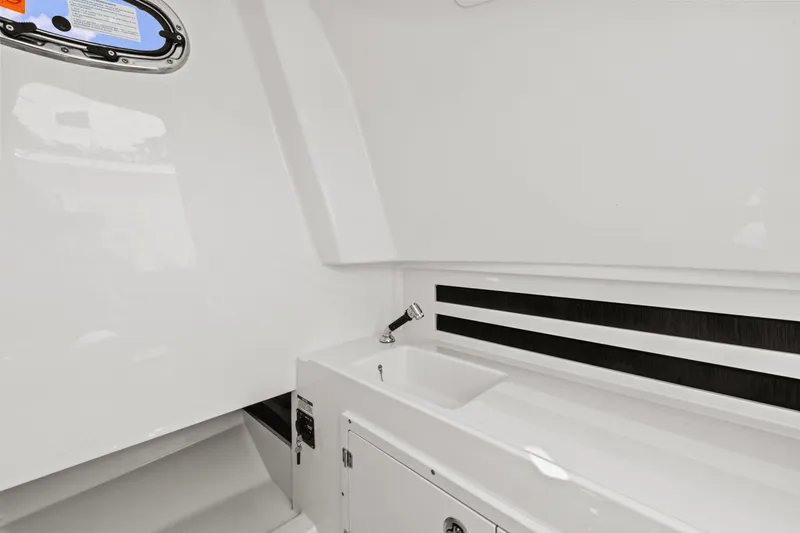 Slide: The Image of Boston Whaler 330 Outrage 2025 - 33