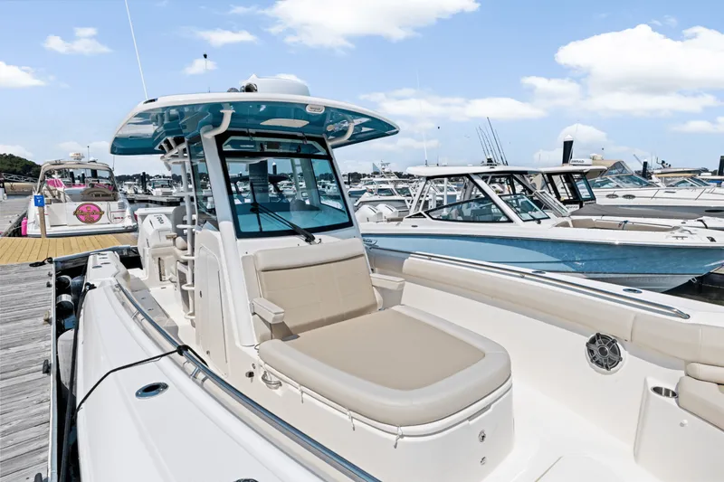 Slide: The Image of Boston Whaler 330 Outrage 2025 - 38