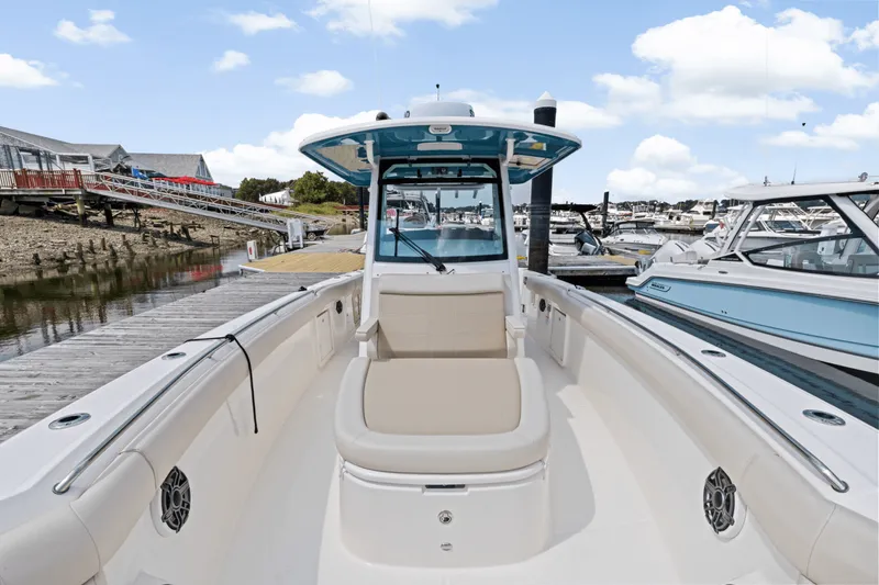 Slide: The Image of Boston Whaler 330 Outrage 2025 - 39