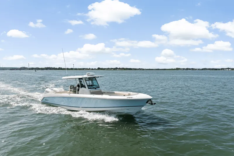 Slide: The Image of Boston Whaler 330 Outrage 2025 - 41