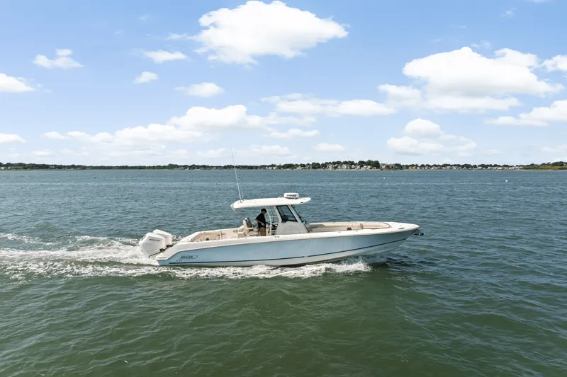 Slide: The Image of Boston Whaler 330 Outrage 2025 - 42