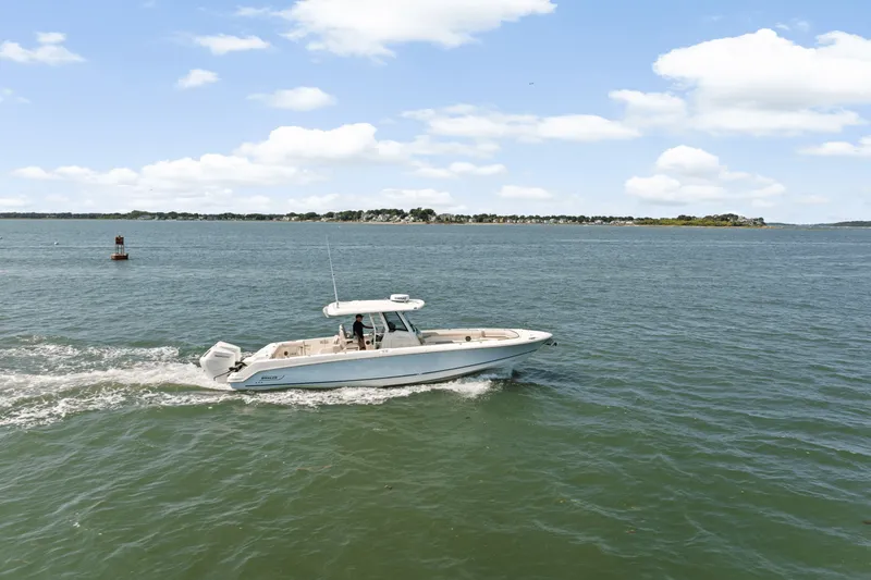 Slide: The Image of Boston Whaler 330 Outrage 2025 - 47