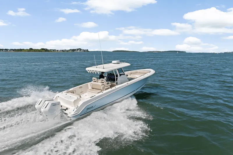 Slide: The Image of Boston Whaler 330 Outrage 2025 - 5