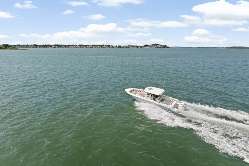 Slide: The Image of Boston Whaler 330 Outrage 2025 - 56