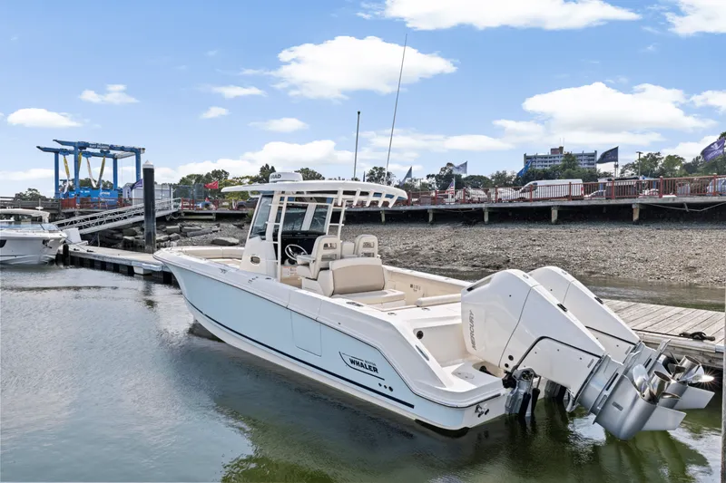 Slide: The Image of Boston Whaler 330 Outrage 2025 - 7