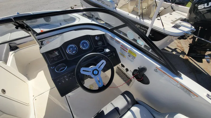 Slide: The Image of Bayliner VR5 2023 - 6