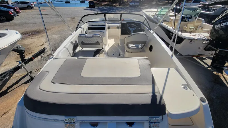 Slide: The Image of Bayliner VR5 2023 - 5