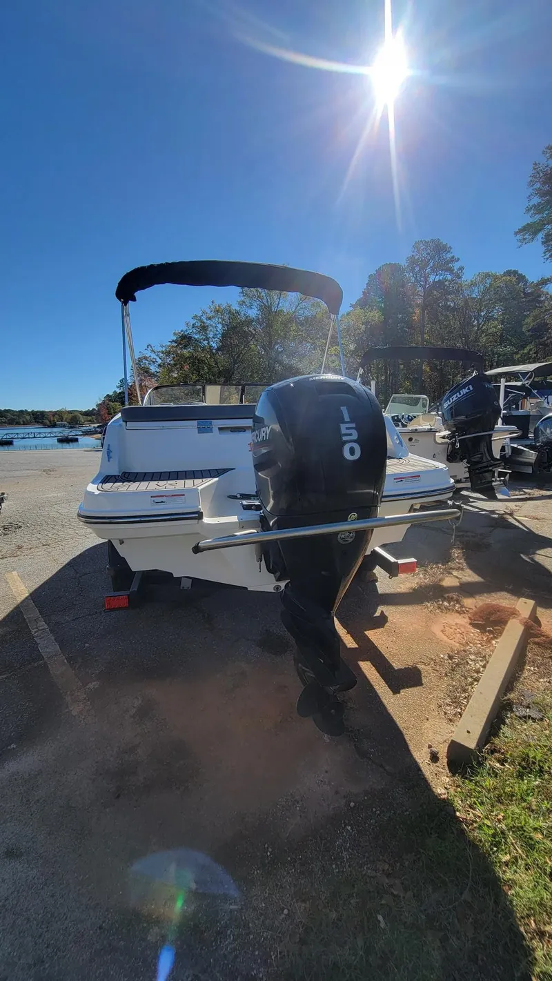 Slide: The Image of Bayliner VR5 2023 - 3