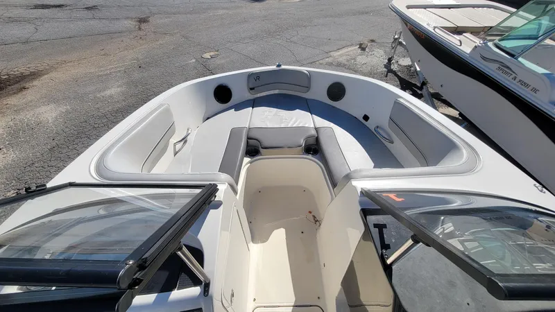 Slide: The Image of Bayliner VR5 2023 - 7