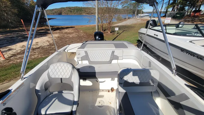 Slide: The Image of Bayliner VR5 2023 - 8