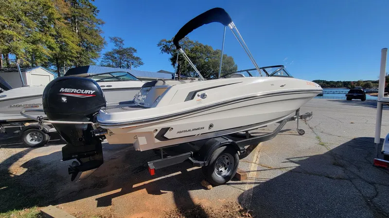 Slide: The Image of Bayliner VR5 2023 - 4
