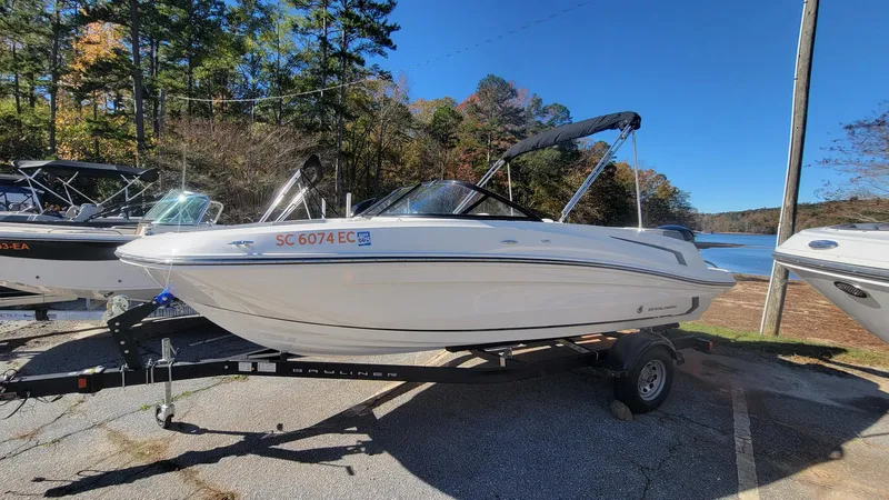 The Image of Bayliner VR5 2023 - 0