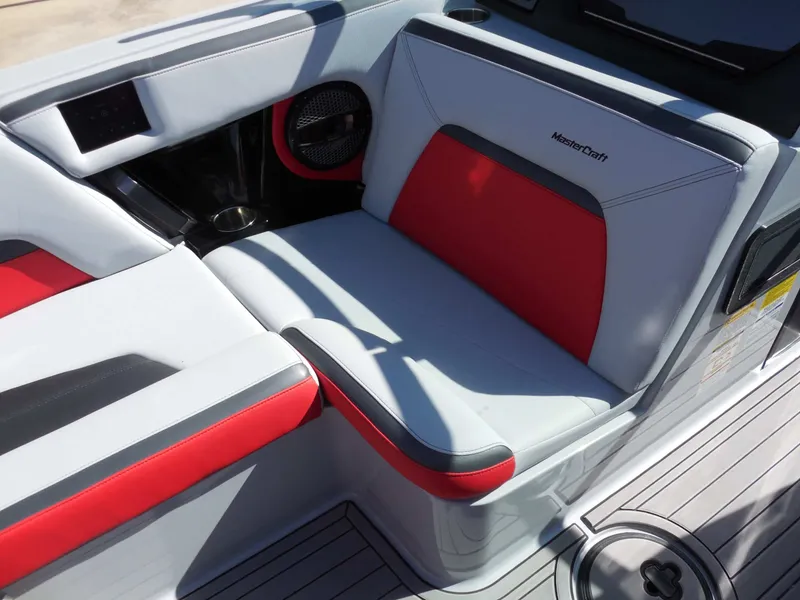 Slide: The Image of MasterCraft Xstar-S 2023 - 18