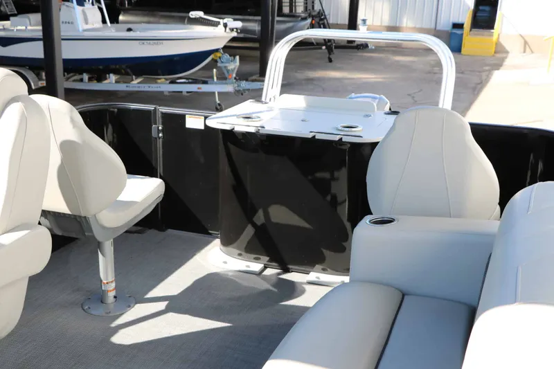 Slide: The Image of Sylvan Mirage 820 Party Fish 2023 - 29