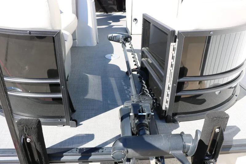 Slide: The Image of Sylvan Mirage 820 Party Fish 2023 - 20