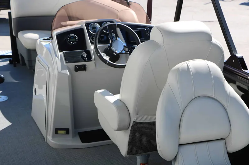 Slide: The Image of Sylvan Mirage 820 Party Fish 2023 - 37