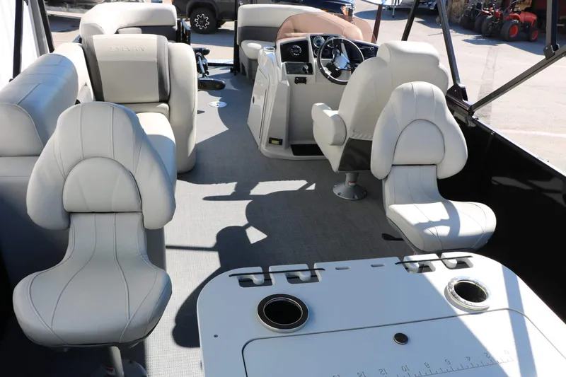 Slide: The Image of Sylvan Mirage 820 Party Fish 2023 - 35