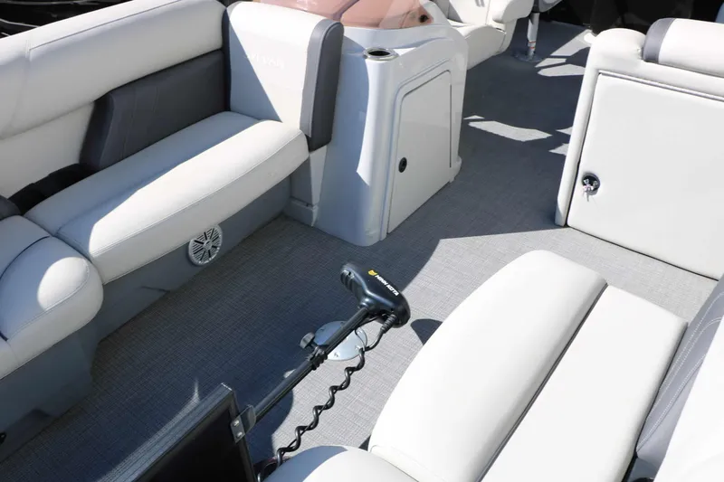 Slide: The Image of Sylvan Mirage 820 Party Fish 2023 - 25