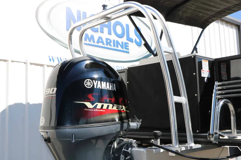 Slide: The Image of Sylvan Mirage 820 Party Fish 2023 - 6