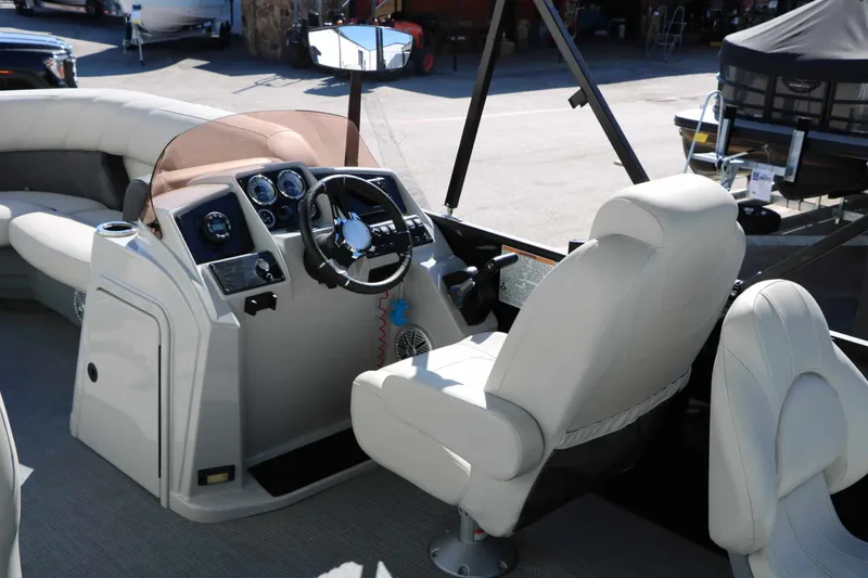 Slide: The Image of Sylvan Mirage 820 Party Fish 2023 - 38