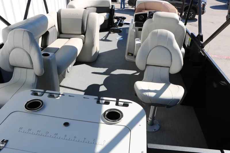 Slide: The Image of Sylvan Mirage 820 Party Fish 2023 - 34