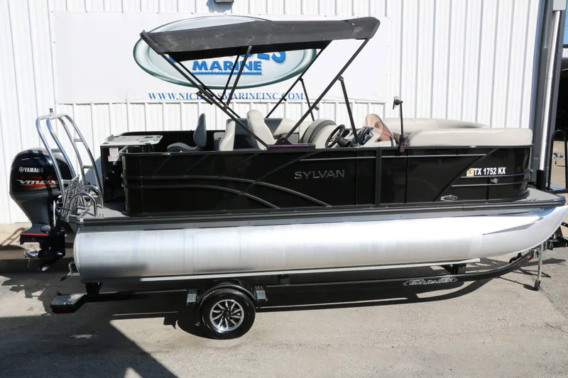 Slide: The Image of Sylvan Mirage 820 Party Fish 2023 - 10