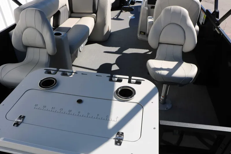 Slide: The Image of Sylvan Mirage 820 Party Fish 2023 - 33