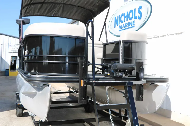 Slide: The Image of Sylvan Mirage 820 Party Fish 2023 - 3