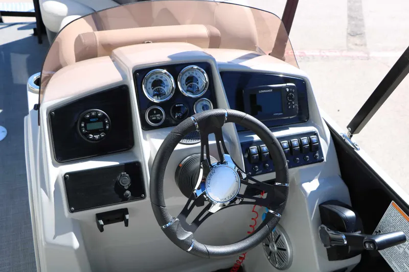 Slide: The Image of Sylvan Mirage 820 Party Fish 2023 - 44