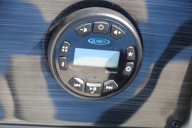 Slide: The Image of Sylvan Mirage 820 Party Fish 2023 - 49