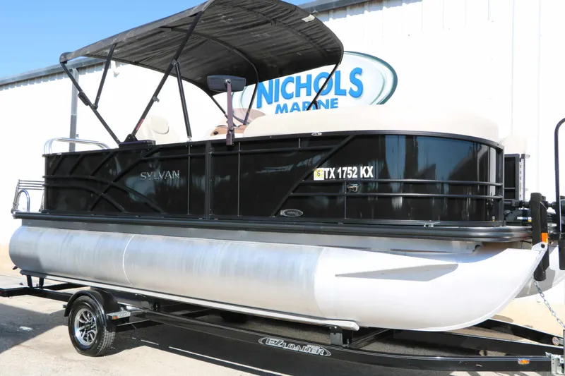 The Image of Sylvan Mirage 820 Party Fish 2023 - 0