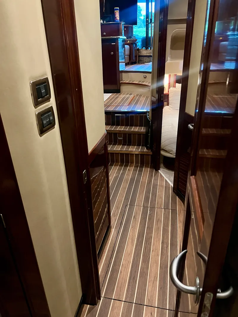 Slide: The Image of Sea Ray 52 Sedan Bridge 2007 - 28