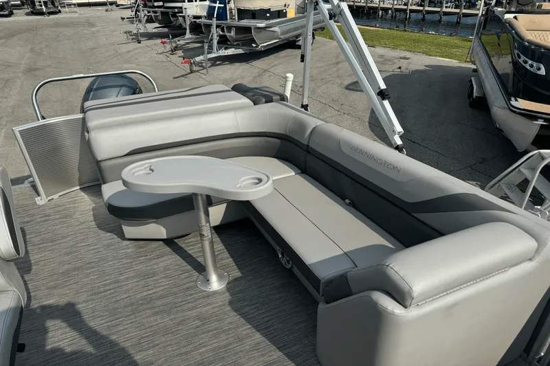 Slide: The Image of Bennington 21 SX 2020 - 6