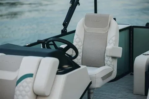 Slide: The Image of Crest Conquest 250 L 2027 - 14
