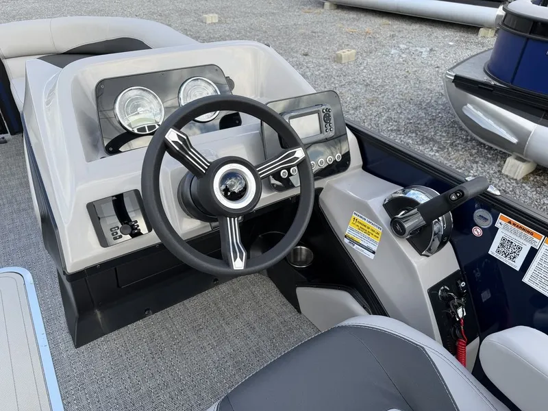 Slide: The Image of Barletta Boats A20L 2026 - 32